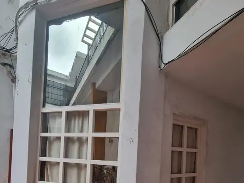 Departamento de pasillo tipo duplex de 1 dormitorio