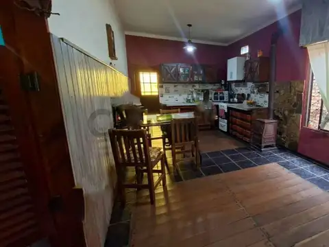 VENTA DE CASA CON PISCINA EN BURZACO