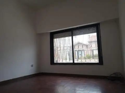 Depto Tipo Casa en Alquiler en Moron, $ 750.000