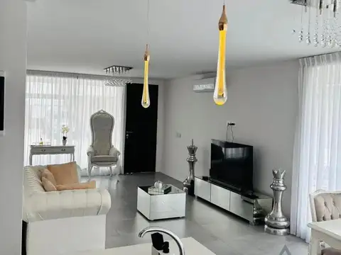 Casa en Alquiler de 3 dormitorios
