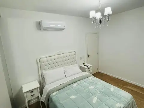 Casa en Alquiler con 1 cochera