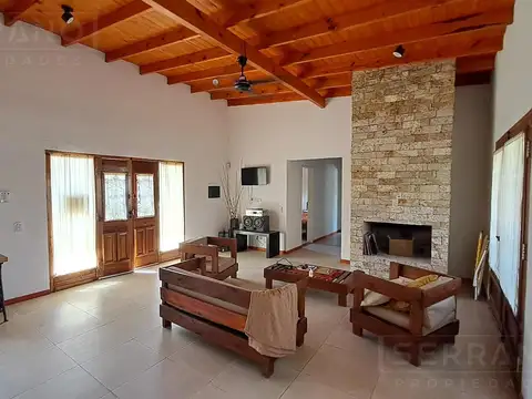 Casa en Venta con 2 cocheras