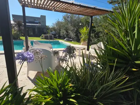 Casa 7 ambientes con 3 baños