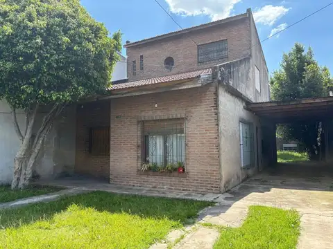 Casa 5 ambientes con 2 baños