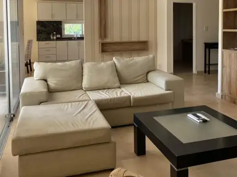 Casa en Alquiler Temporal con 2 cocheras