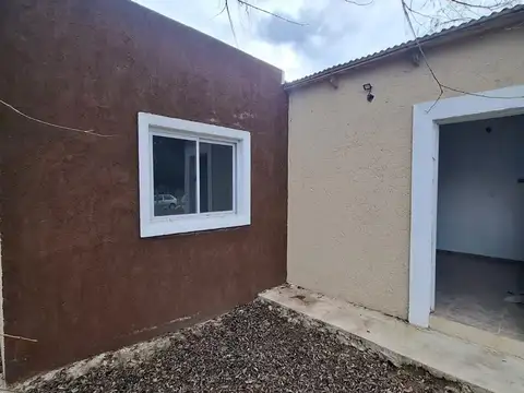 Casa 2 ambientes con 1 baño