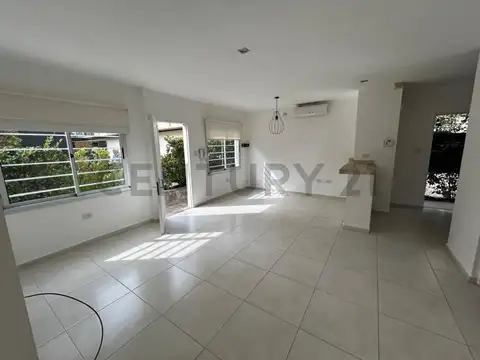 Depto Tipo Casa en Venta en City Bell, USD 129.000