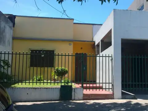 Av Ricardo Balbín 1900