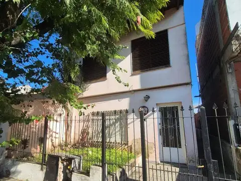 Casa en alquiler de 3 dormitorios c/ cochera en Bella Vista