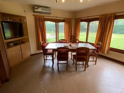 Casa 5 ambientes con 2 baños