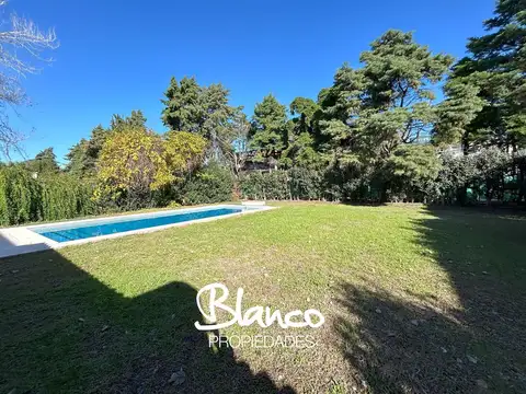 Casa 5 ambientes con 4 baños