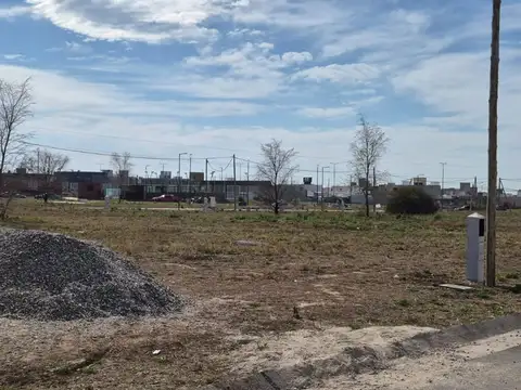 VENTA LOTE 300M2 APTO DUPLEX EN DOCTA PARQUE