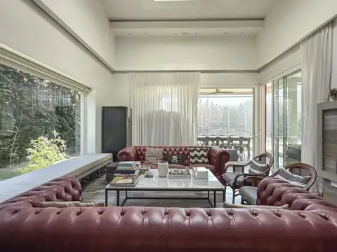 Casa 8 ambientes con 5 baños