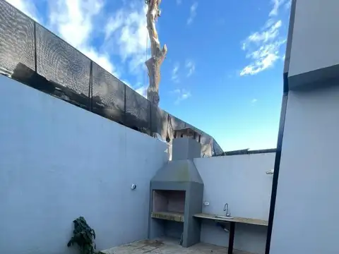 Depto Tipo Casa 4 ambientes con 2 baños