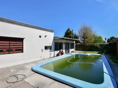 Casa en Venta c/ 3 Dormitorios, Parque y Pileta