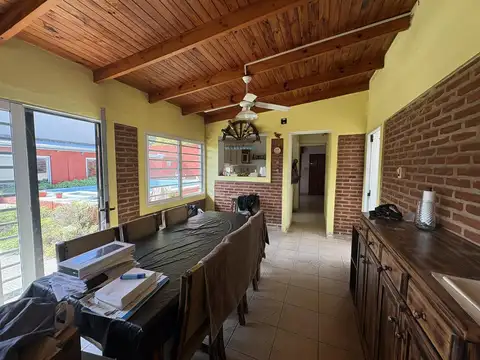 Casa en Venta c/ 3 Dormitorios, Parque y Pileta