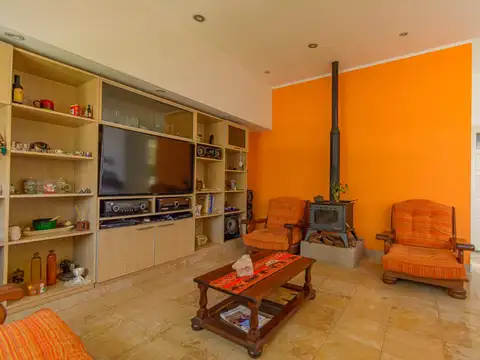 Venta Casa 4 ambientes Jardin Pileta Parrilla Cochera en San Martin
