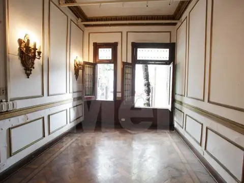 Local en Venta 49 años