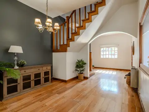 Casa en Alquiler con 1 cochera