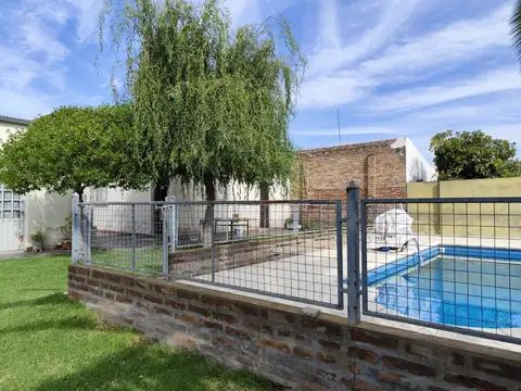 Casa 5 ambientes con 2 baños
