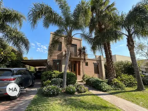 Alquiler | Casa 3 dormitorios con jardín - San Sebastián - Av. Arturo Illia 1500