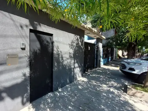 VENTA HERMOSA CASA 3 AMBS CON JARDIN Y COCHERAS
