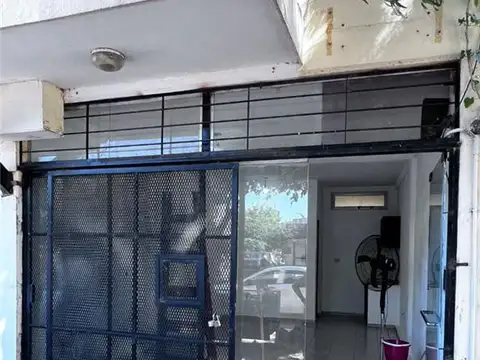 Local en Alquiler en Villa Centenario, $ 450.000