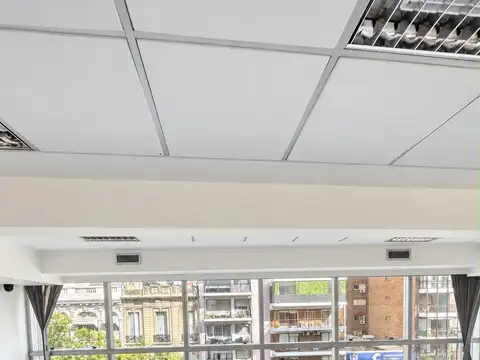 EXCELENTE Y AMPLIA OFICINA PLANTA LIBRE EDIFICIO MODERNO