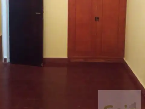 Casa 10 ambientes con 2 baños