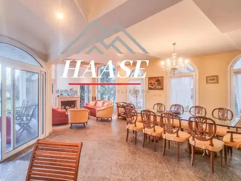 Casa en Venta con 2 cocheras