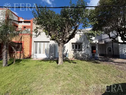 Venta casa 2 ambientes con cochera en Wilde