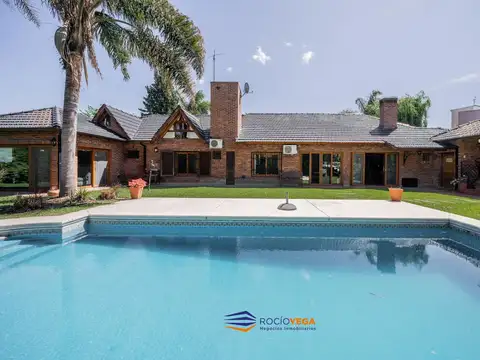 Casa en Venta con 2 cocheras