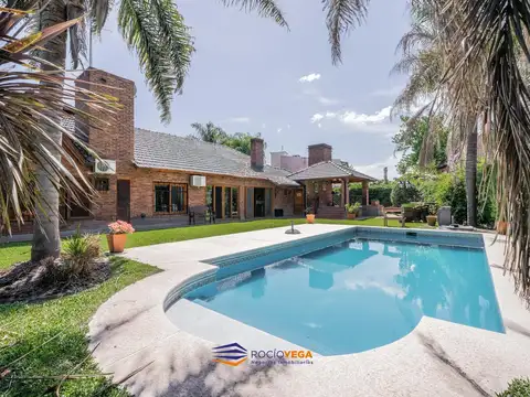 Casa en Venta con 2 cocheras
