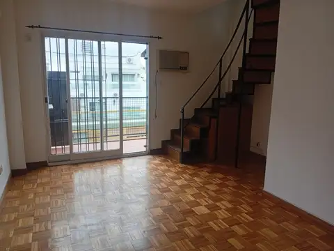 Muy lindo dúplex en 9 y 10° piso. Balcón con parrilla ,vista panorámica