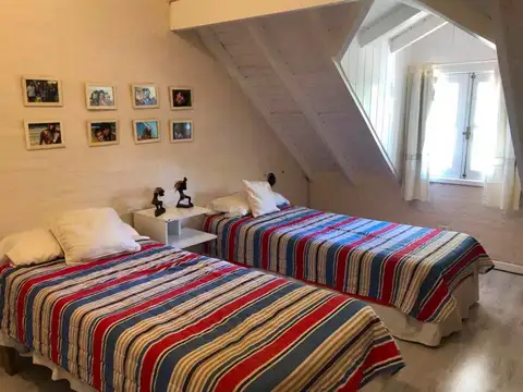 Casa en Alquiler con 1 cochera