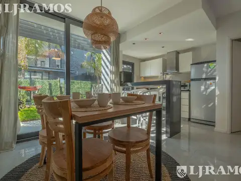 Casa 4 ambientes con 2 baños