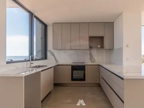 Departamento en Venta en Carrasco , USD 1.895.000