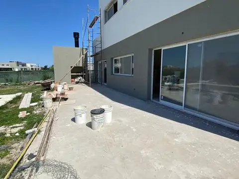 Casa 4 ambientes con 3 baños