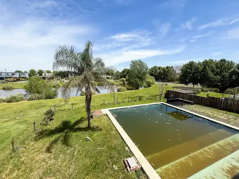 OPORTUNIDAD. ESTANCIAS DEL PILAR.  B°LA ARGENTINA III. 490 M2 A LAGUNA.LOTE 1300 MTS