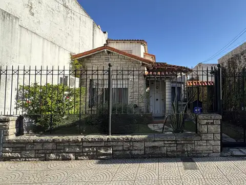 Casa en  VENTA WILDE 4 AMB -  SOBRE LOTE PROPIO
