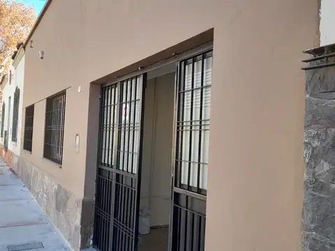 Presidente Alvear 100