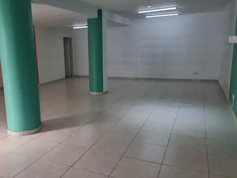 ¡OPORTUNIDAD! Excelente local, 90m2 c/sotano