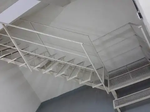 ¡OPORTUNIDAD! Excelente local, 90m2 c/sotano