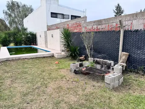 Casa 2 ambientes con 2 baños