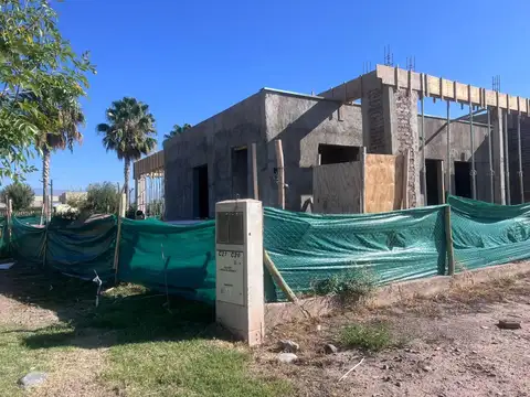 Casa 7 ambientes con 2 baños