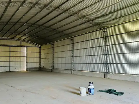 Galpón con casa y 1 Hectárea