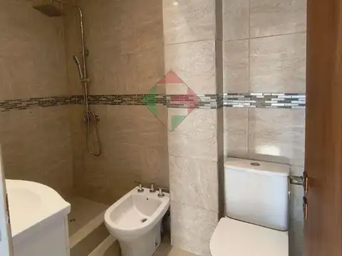 Venta Amplio y luminoso Duplex en Mitre con 4 dormitorios y escritorio.  NUEVO VALOR DE VENTA!