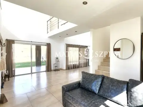 Casa en Venta en El Nacional Club De Campo, USD 220.000