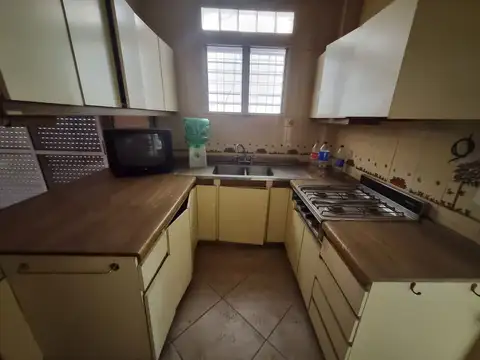 CASA 4 DORMITORIOS EXCELENTE UBICACON