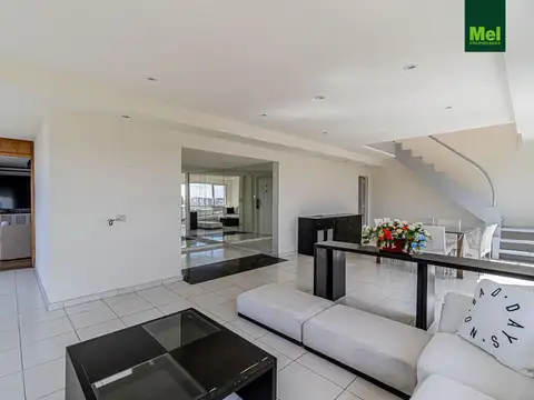 Departamento en Alquiler con 2 cocheras